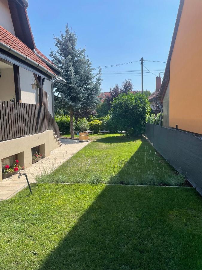 Villa Lili Apartments Balatonkeresztur Exterior photo